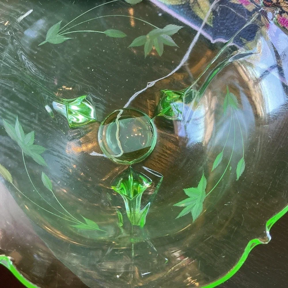 Lancaster uranium glass